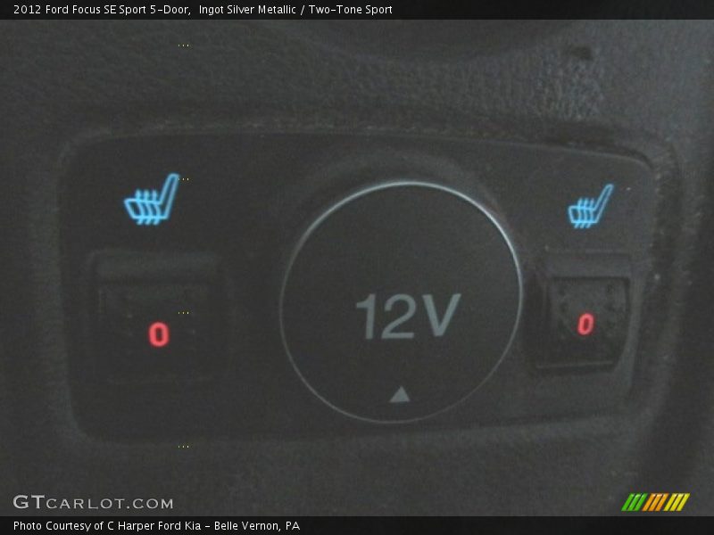 Ingot Silver Metallic / Two-Tone Sport 2012 Ford Focus SE Sport 5-Door