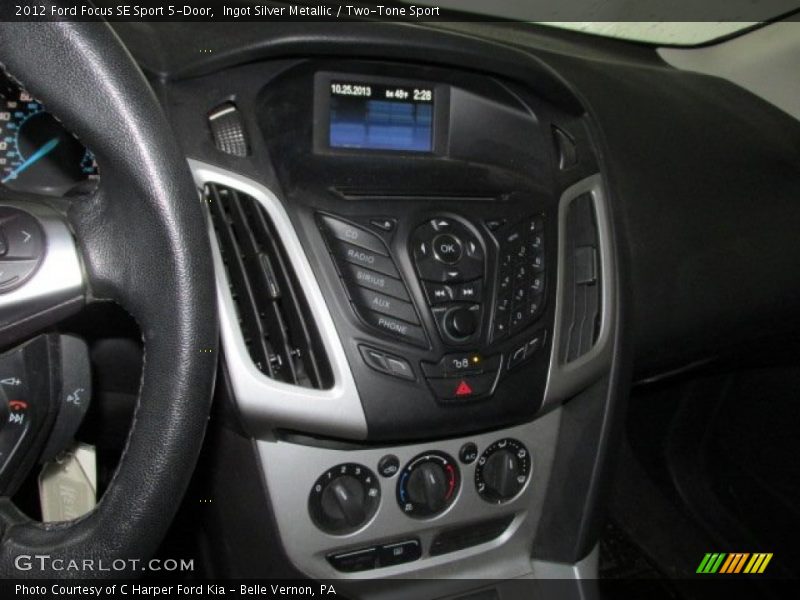 Ingot Silver Metallic / Two-Tone Sport 2012 Ford Focus SE Sport 5-Door