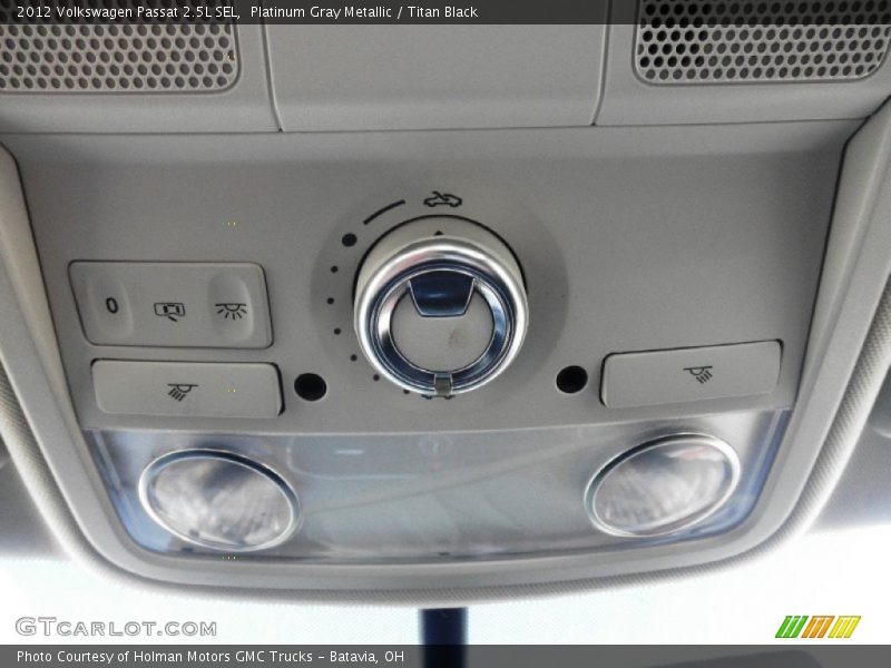 Platinum Gray Metallic / Titan Black 2012 Volkswagen Passat 2.5L SEL