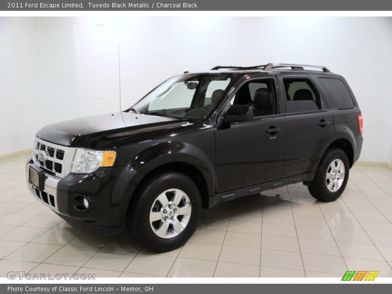 Front 3/4 View of 2011 Escape Limited