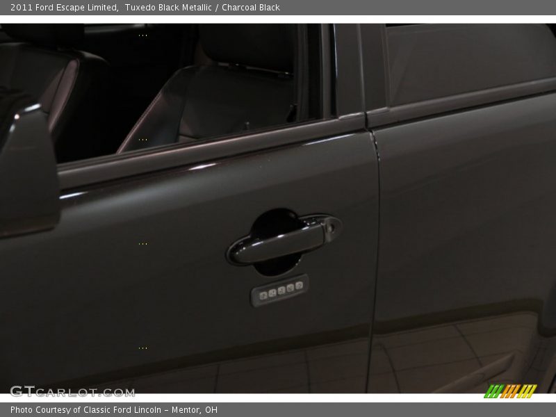 Tuxedo Black Metallic / Charcoal Black 2011 Ford Escape Limited