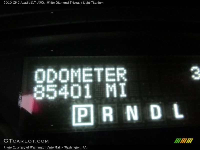 White Diamond Tricoat / Light Titanium 2010 GMC Acadia SLT AWD