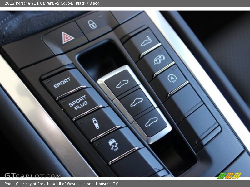 Controls of 2013 911 Carrera 4S Coupe