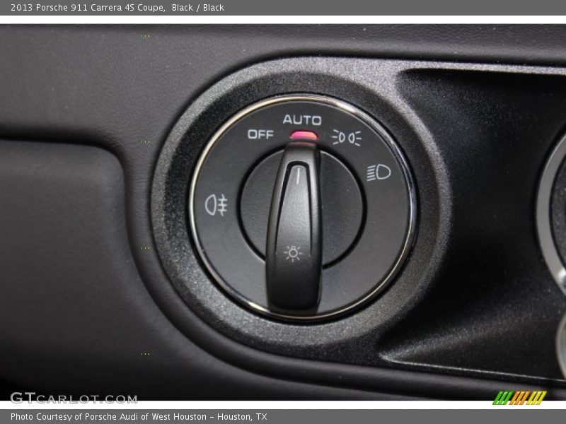 Controls of 2013 911 Carrera 4S Coupe