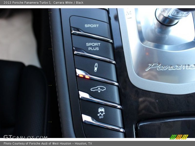 Controls of 2013 Panamera Turbo S