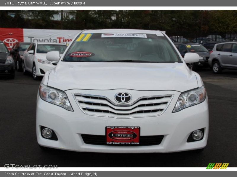 Super White / Bisque 2011 Toyota Camry XLE