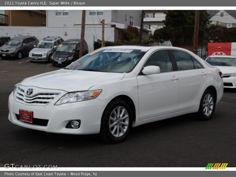 Super White / Bisque 2011 Toyota Camry XLE