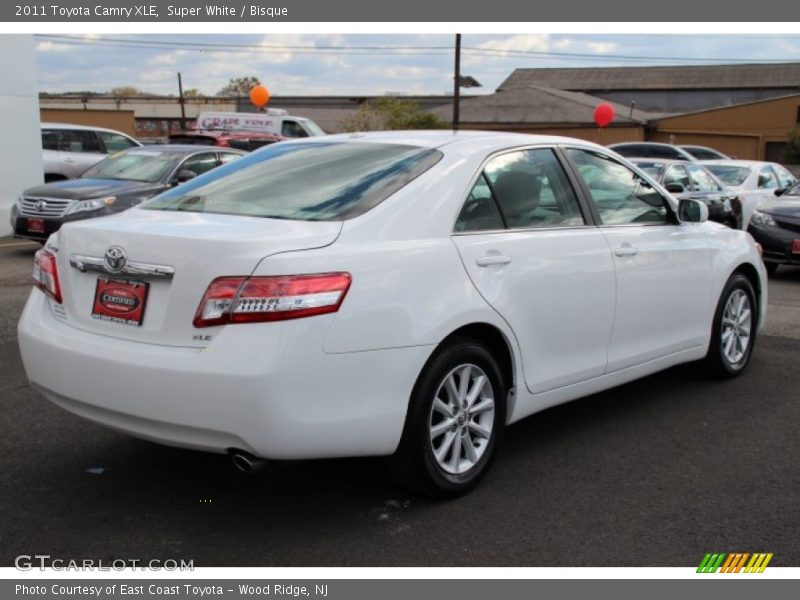 Super White / Bisque 2011 Toyota Camry XLE