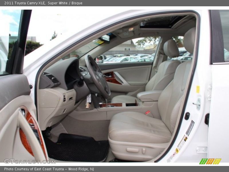 Super White / Bisque 2011 Toyota Camry XLE