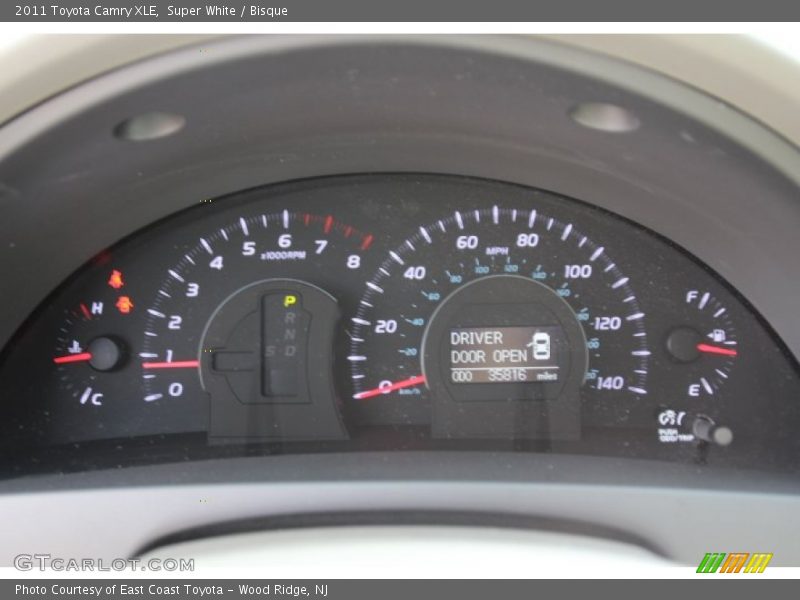 Super White / Bisque 2011 Toyota Camry XLE