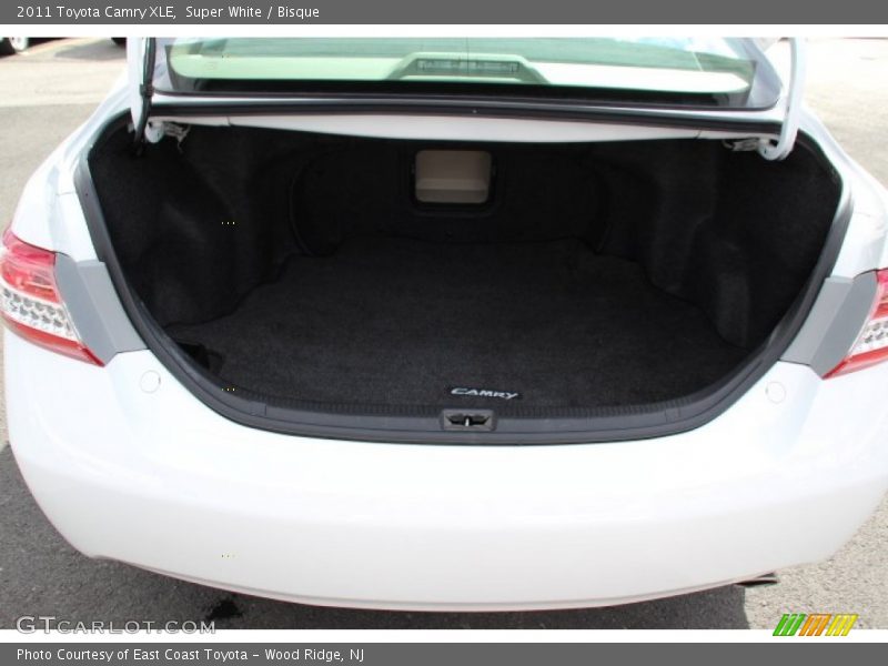 Super White / Bisque 2011 Toyota Camry XLE