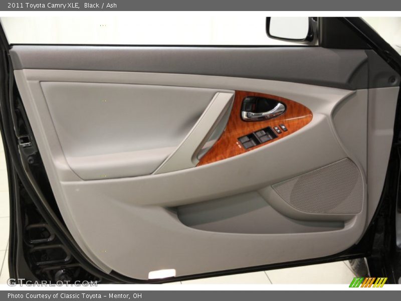 Black / Ash 2011 Toyota Camry XLE
