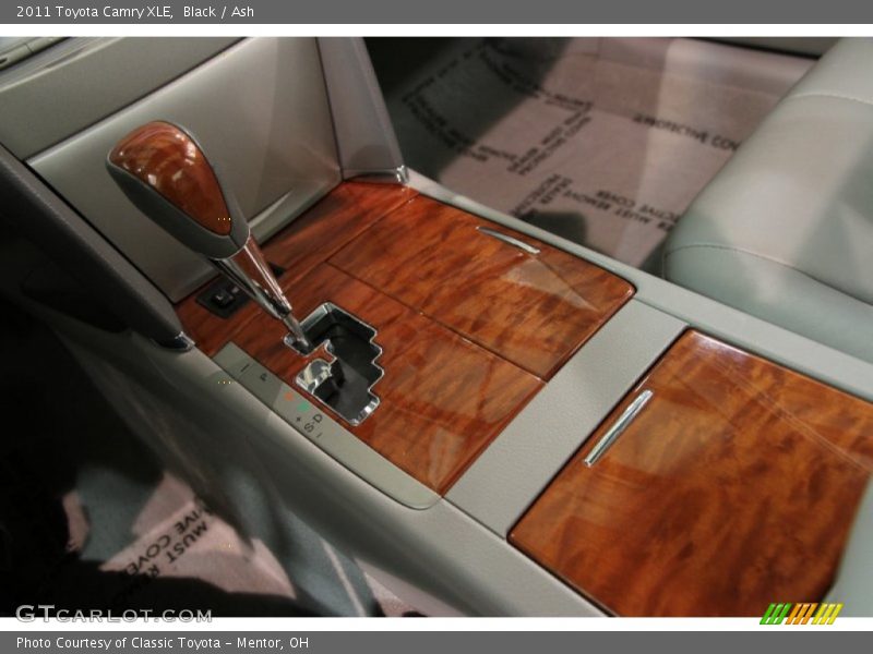 Black / Ash 2011 Toyota Camry XLE