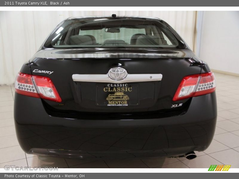 Black / Ash 2011 Toyota Camry XLE