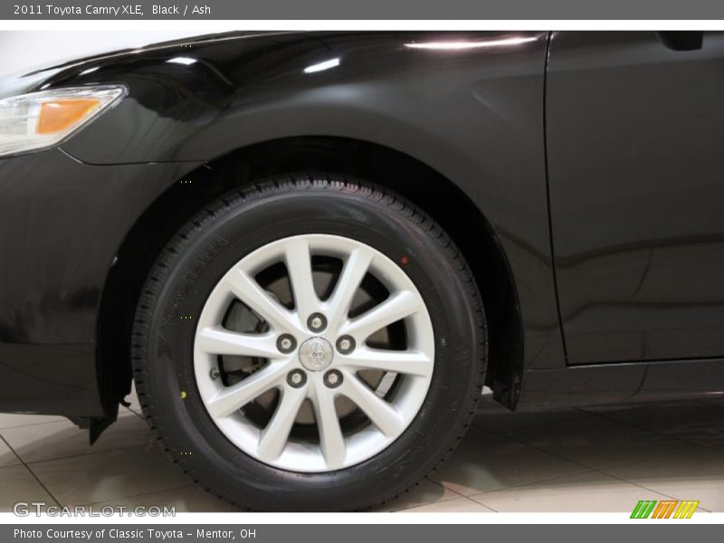 Black / Ash 2011 Toyota Camry XLE