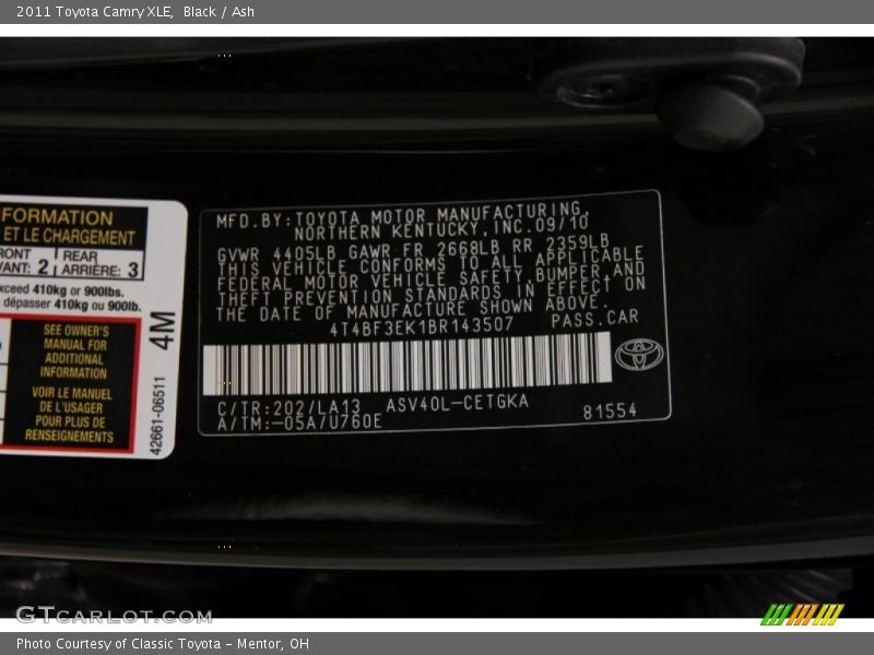Black / Ash 2011 Toyota Camry XLE