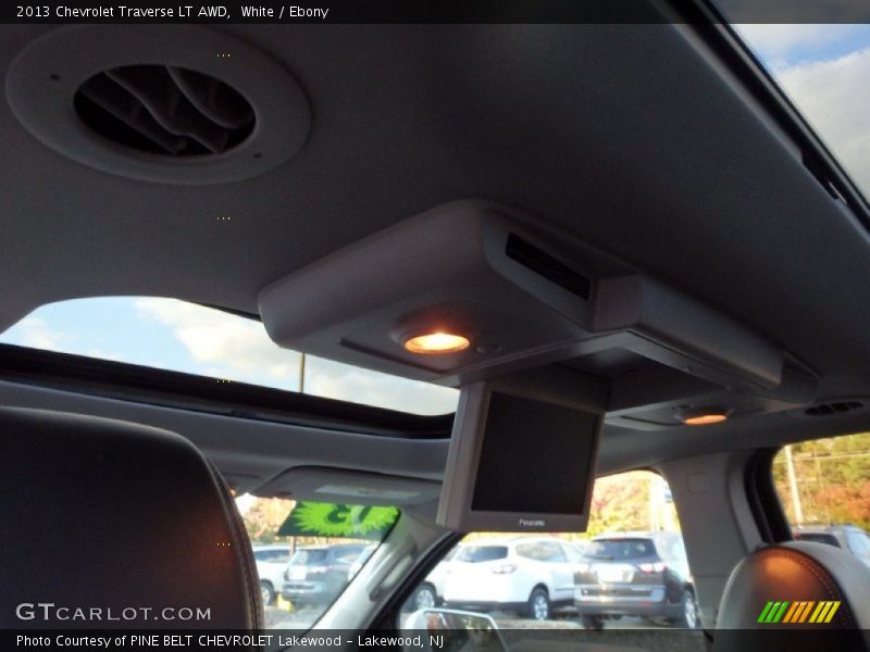 White / Ebony 2013 Chevrolet Traverse LT AWD