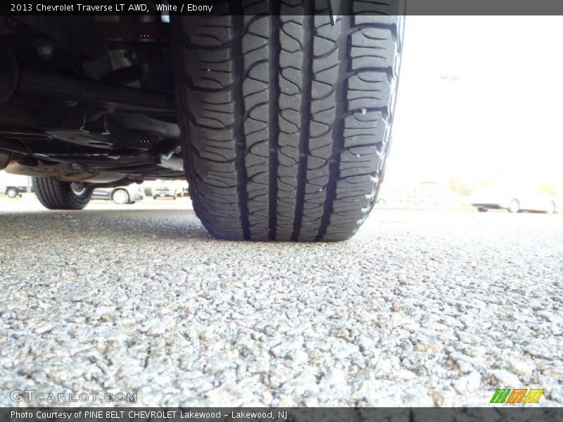 White / Ebony 2013 Chevrolet Traverse LT AWD