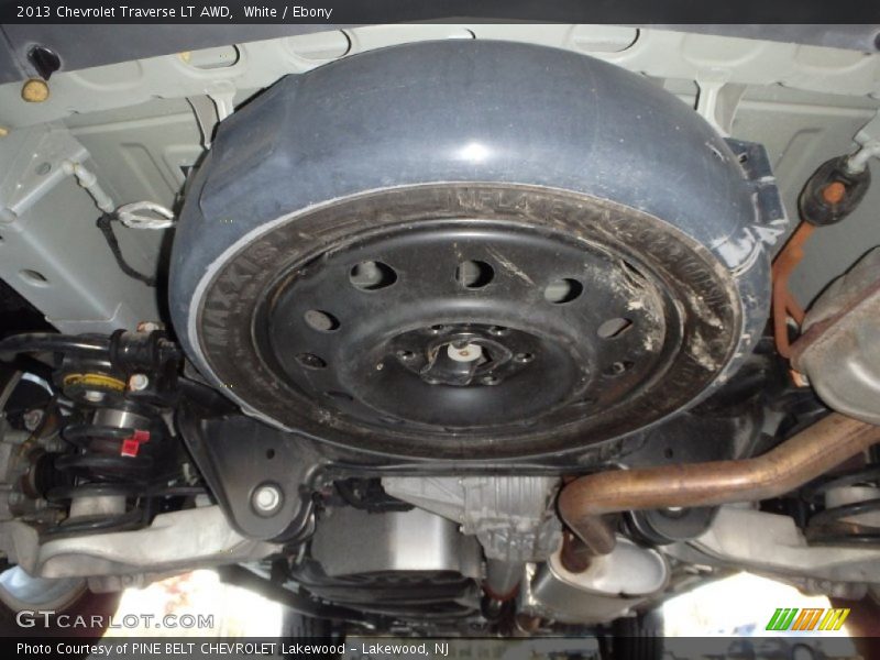 White / Ebony 2013 Chevrolet Traverse LT AWD