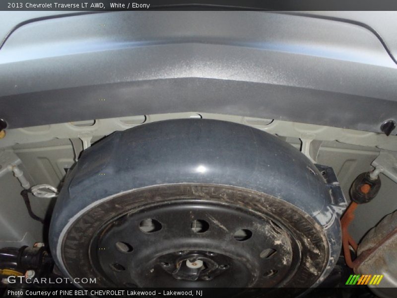 White / Ebony 2013 Chevrolet Traverse LT AWD
