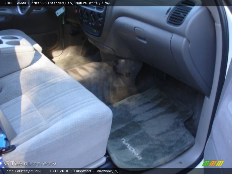 Natural White / Gray 2000 Toyota Tundra SR5 Extended Cab