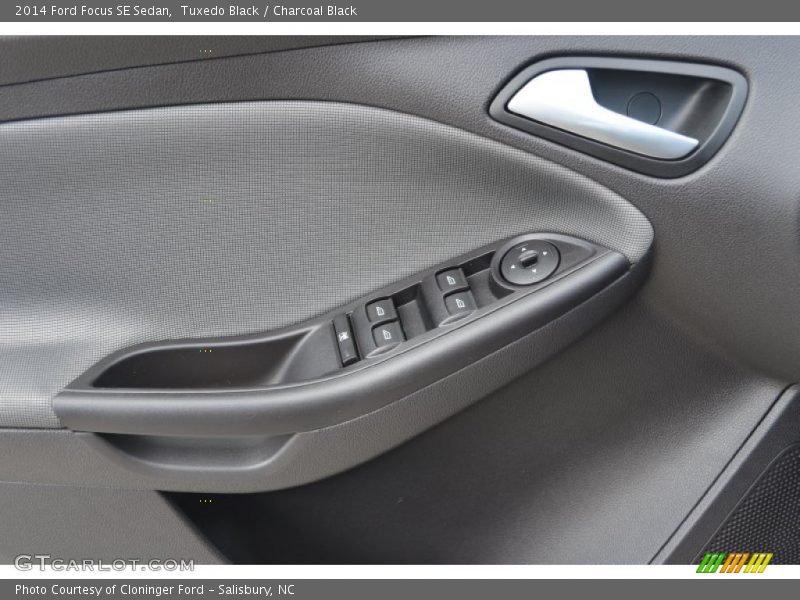 Tuxedo Black / Charcoal Black 2014 Ford Focus SE Sedan