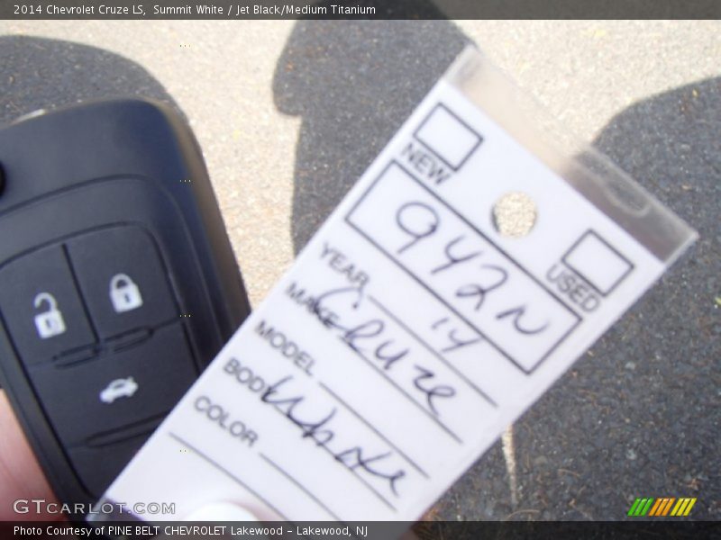 Summit White / Jet Black/Medium Titanium 2014 Chevrolet Cruze LS
