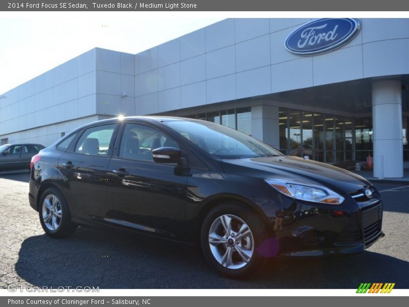 Tuxedo Black / Medium Light Stone 2014 Ford Focus SE Sedan