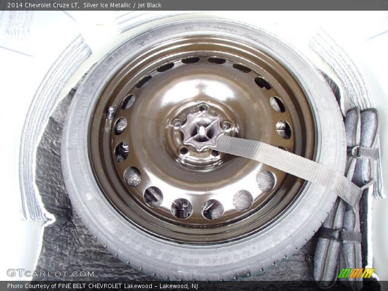 Silver Ice Metallic / Jet Black 2014 Chevrolet Cruze LT
