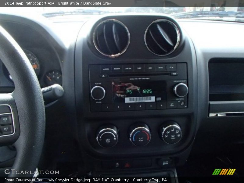 Bright White / Dark Slate Gray 2014 Jeep Patriot Sport 4x4