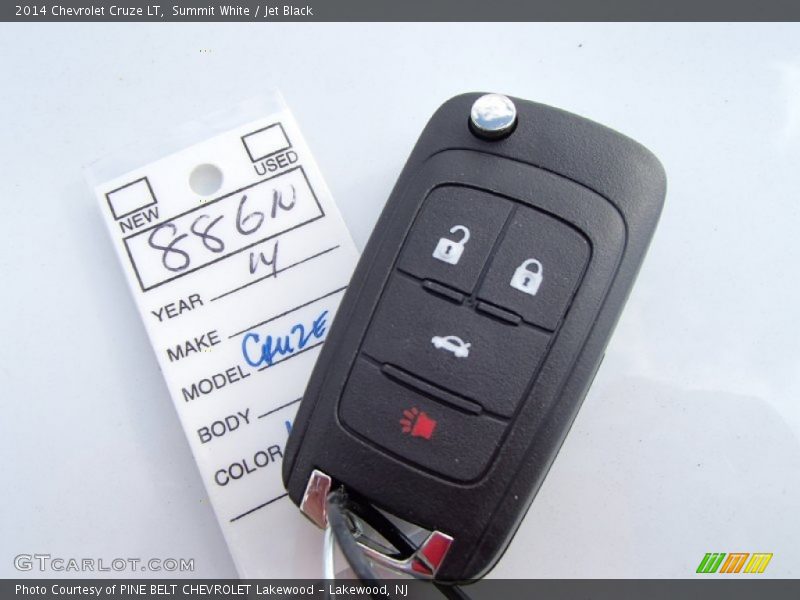 Summit White / Jet Black 2014 Chevrolet Cruze LT