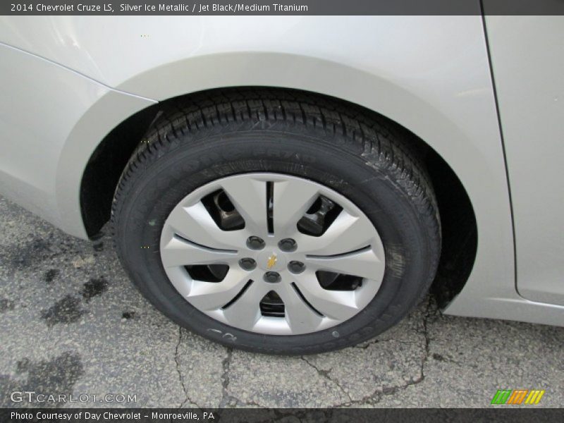 Silver Ice Metallic / Jet Black/Medium Titanium 2014 Chevrolet Cruze LS