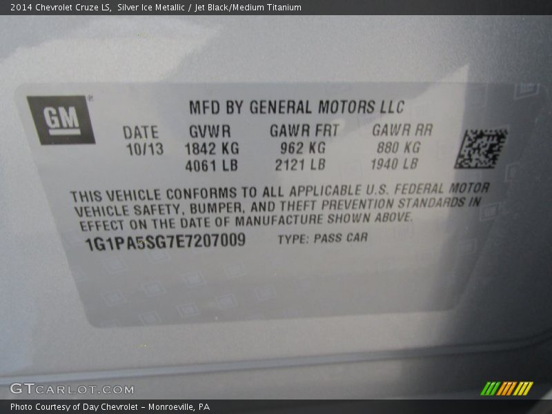 Silver Ice Metallic / Jet Black/Medium Titanium 2014 Chevrolet Cruze LS