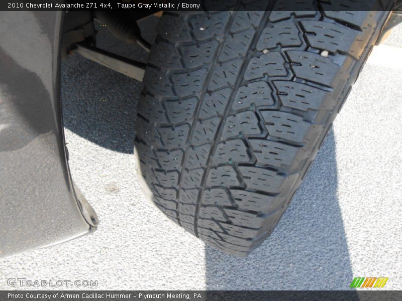 Taupe Gray Metallic / Ebony 2010 Chevrolet Avalanche Z71 4x4