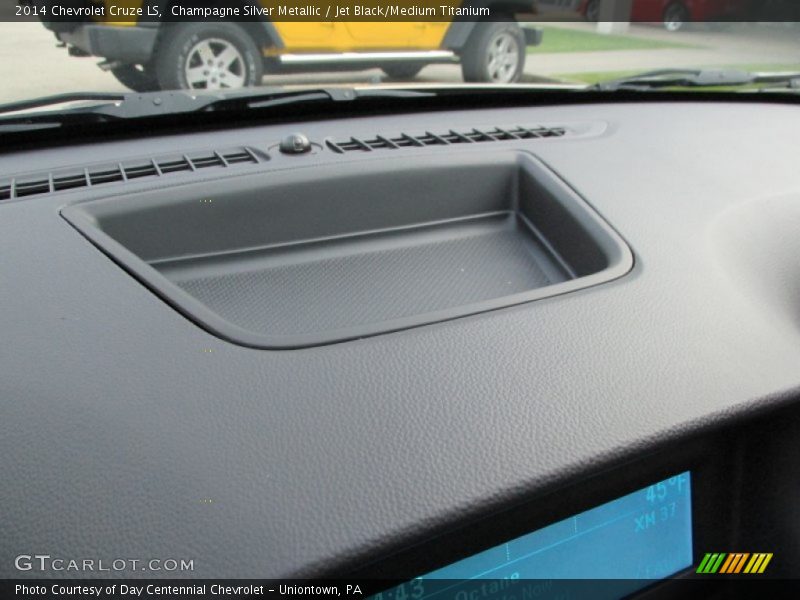 Champagne Silver Metallic / Jet Black/Medium Titanium 2014 Chevrolet Cruze LS