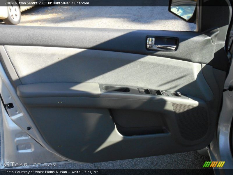 Brilliant Silver / Charcoal 2009 Nissan Sentra 2.0