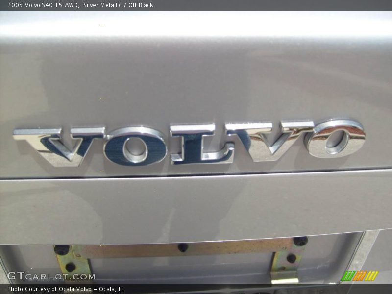 Silver Metallic / Off Black 2005 Volvo S40 T5 AWD