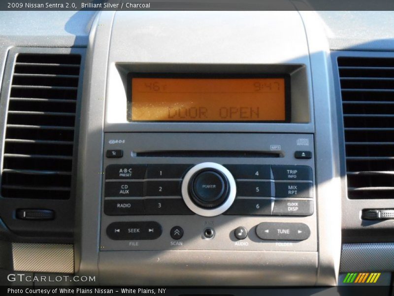 Brilliant Silver / Charcoal 2009 Nissan Sentra 2.0