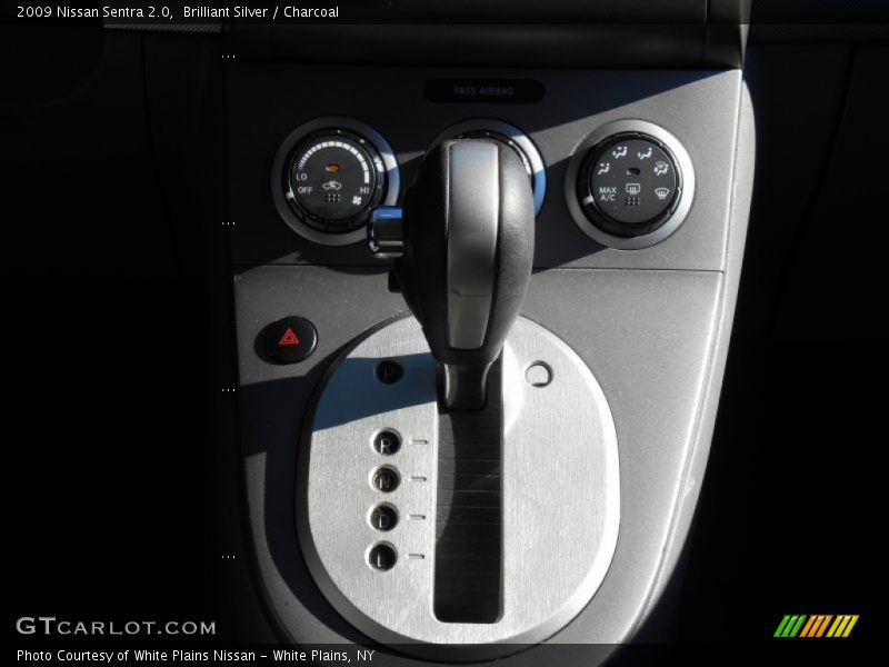 Brilliant Silver / Charcoal 2009 Nissan Sentra 2.0