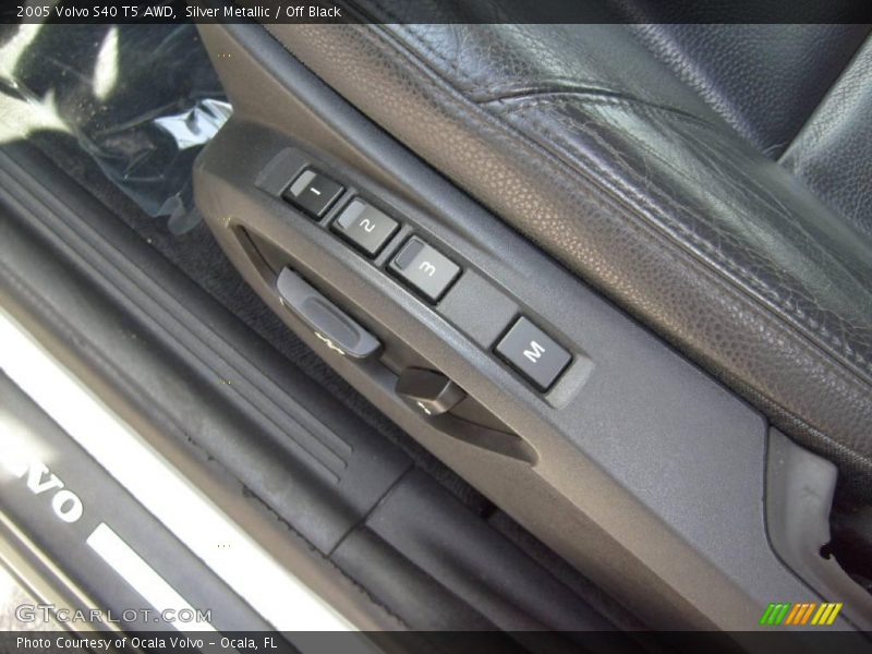Silver Metallic / Off Black 2005 Volvo S40 T5 AWD