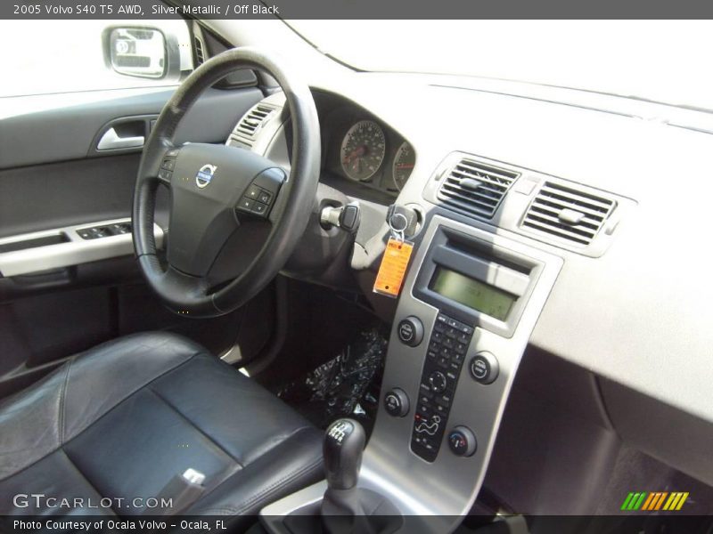 Silver Metallic / Off Black 2005 Volvo S40 T5 AWD