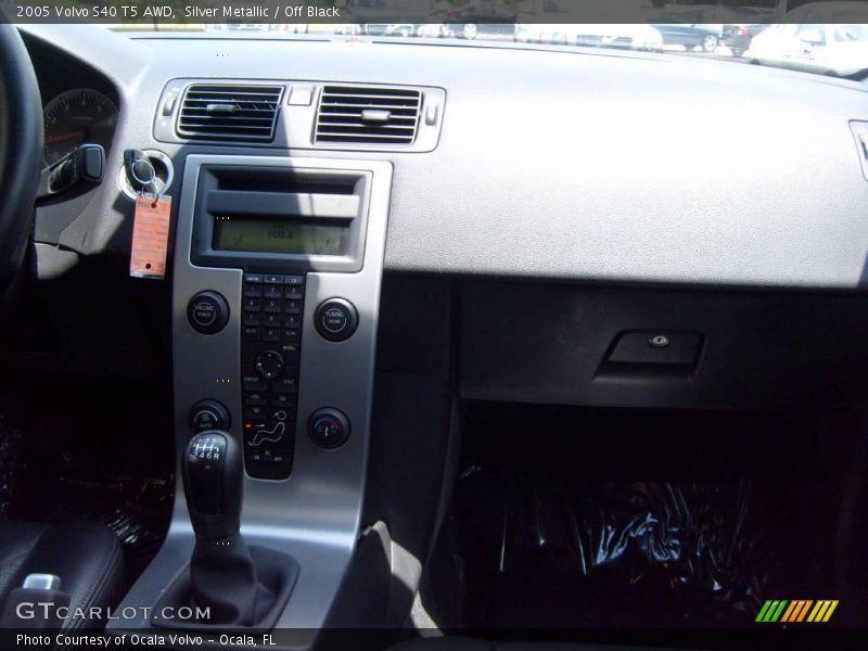 Silver Metallic / Off Black 2005 Volvo S40 T5 AWD