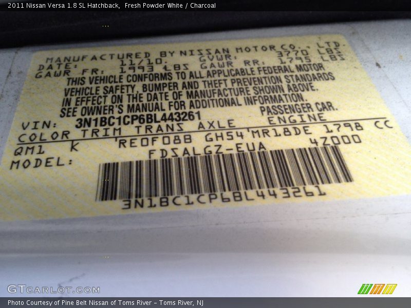 Fresh Powder White / Charcoal 2011 Nissan Versa 1.8 SL Hatchback
