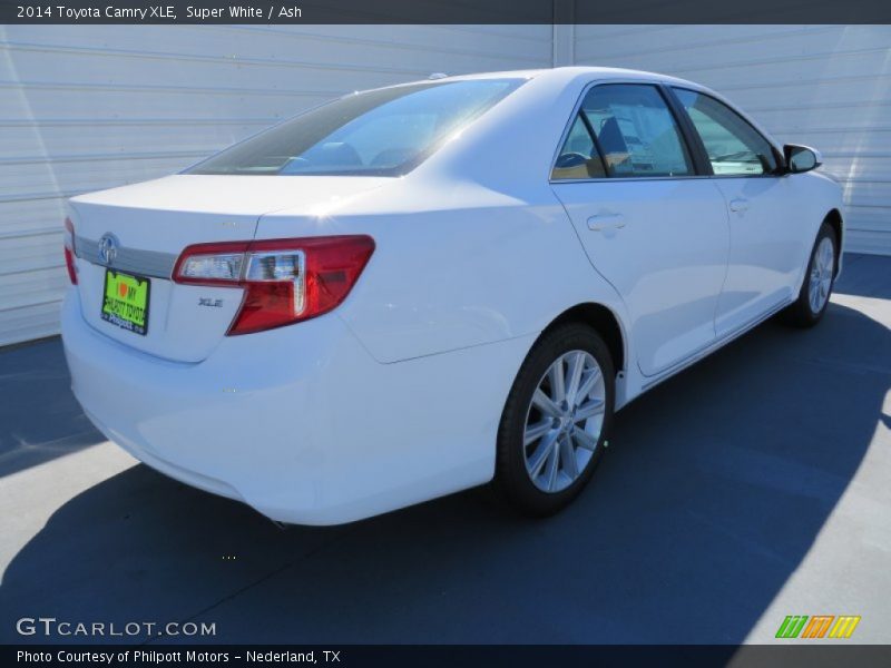 Super White / Ash 2014 Toyota Camry XLE
