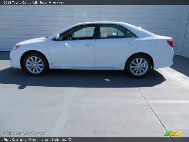 Super White / Ash 2014 Toyota Camry XLE