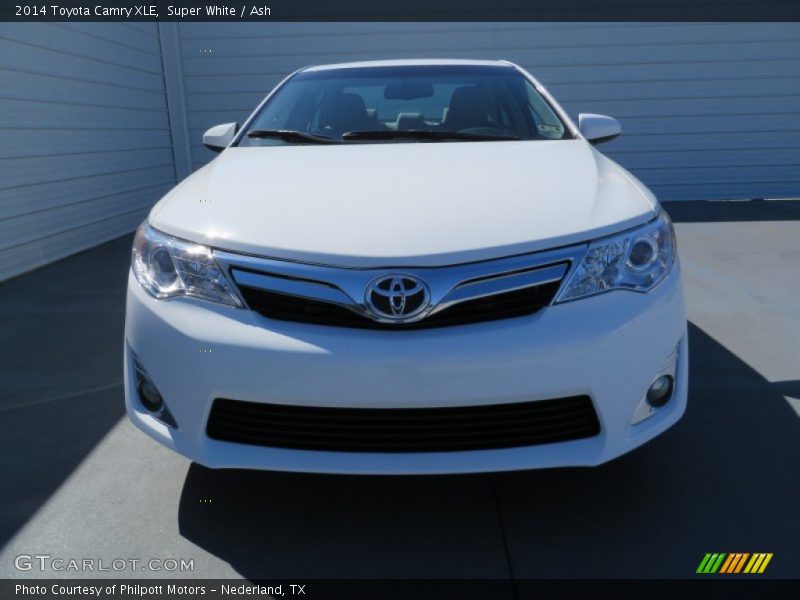 Super White / Ash 2014 Toyota Camry XLE