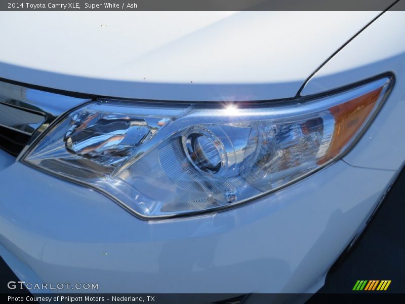 Super White / Ash 2014 Toyota Camry XLE