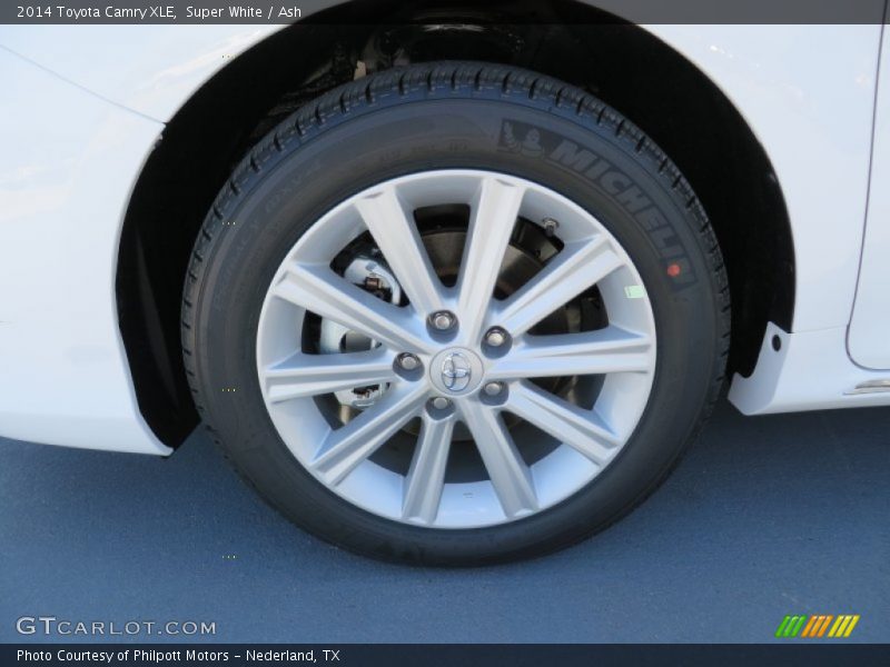 Super White / Ash 2014 Toyota Camry XLE