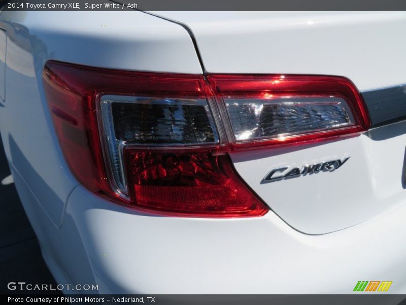 Super White / Ash 2014 Toyota Camry XLE