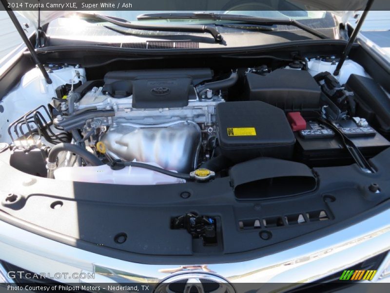 Super White / Ash 2014 Toyota Camry XLE
